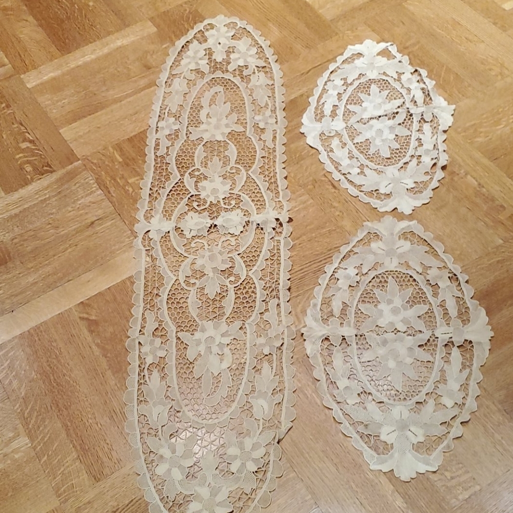 Vintage Crocheted Doiles.
